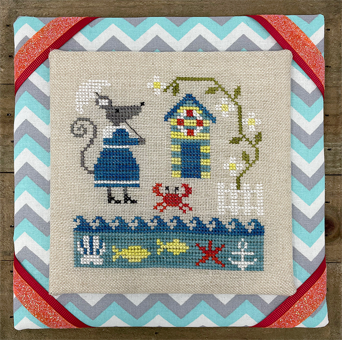 Mouse at beach with beach house and crab