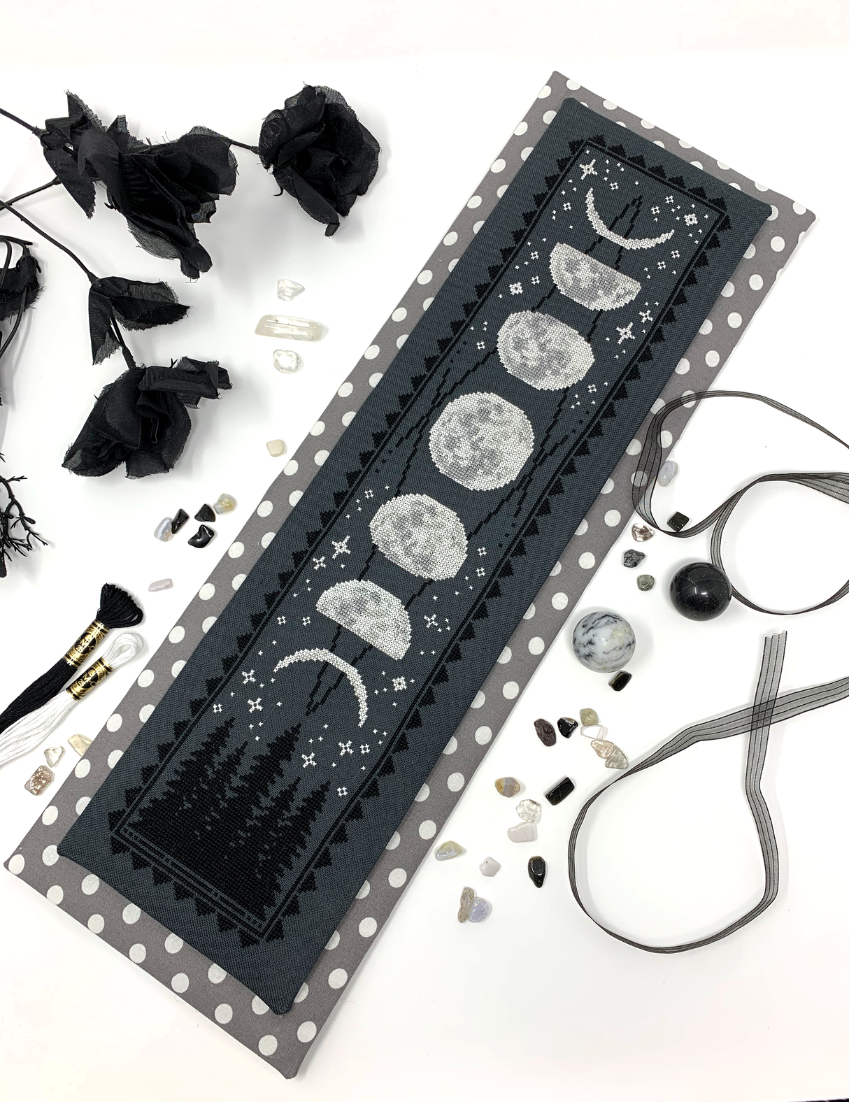 Tirette de cloche Phase de lune - Modèle de point de croix moderne PDF