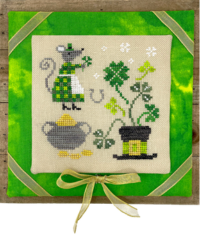 Mouse with four leaf clover and top hat