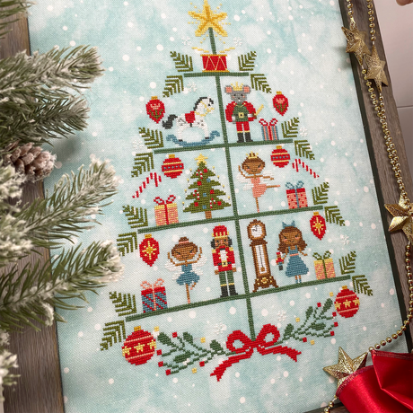 Nutcrackers, dancers and winter greenery in tree