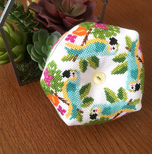 Juli Papagei Biscornu - Modernes Kreuzstichmuster